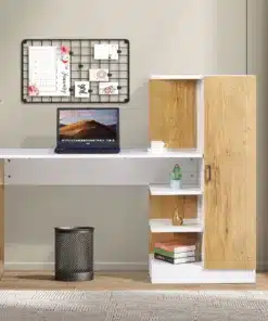 שולחן עם ספרייה