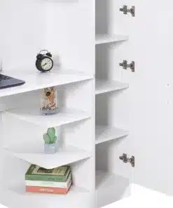 שולחן עם ספרייה