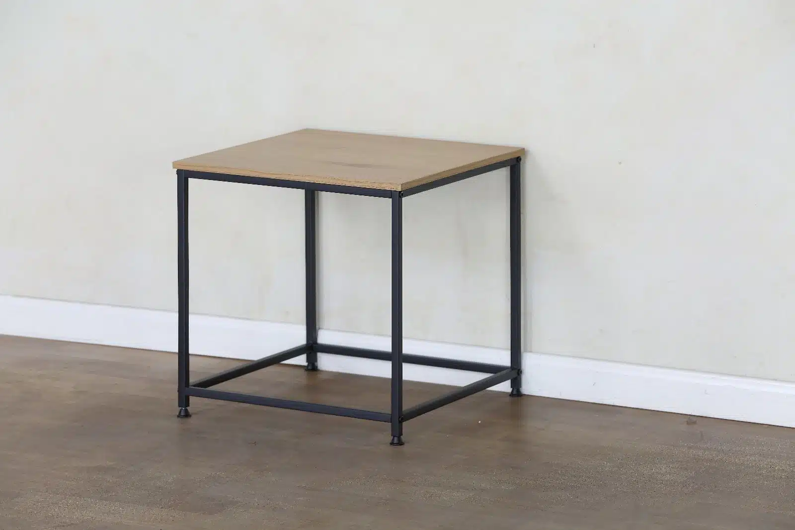 gallery_barchair_77716_3jpg - תקציר מוצר – שולחן צד מרבע לסלון בגוון אלון - כל הרהיטים סטייל מאסטר רהיטים - רהיטים איכותיים לבית ולמשרד