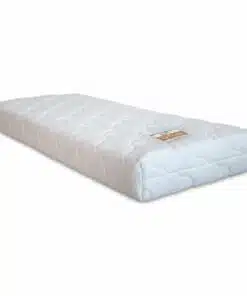 מיטה עם מעקה בטיחות