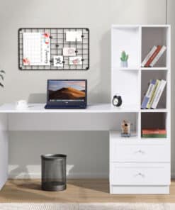 שולחן עם ספרייה