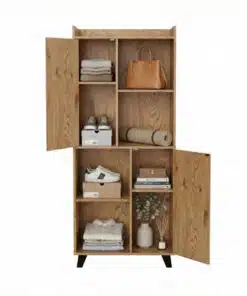 ארון אחסון עם מדפים