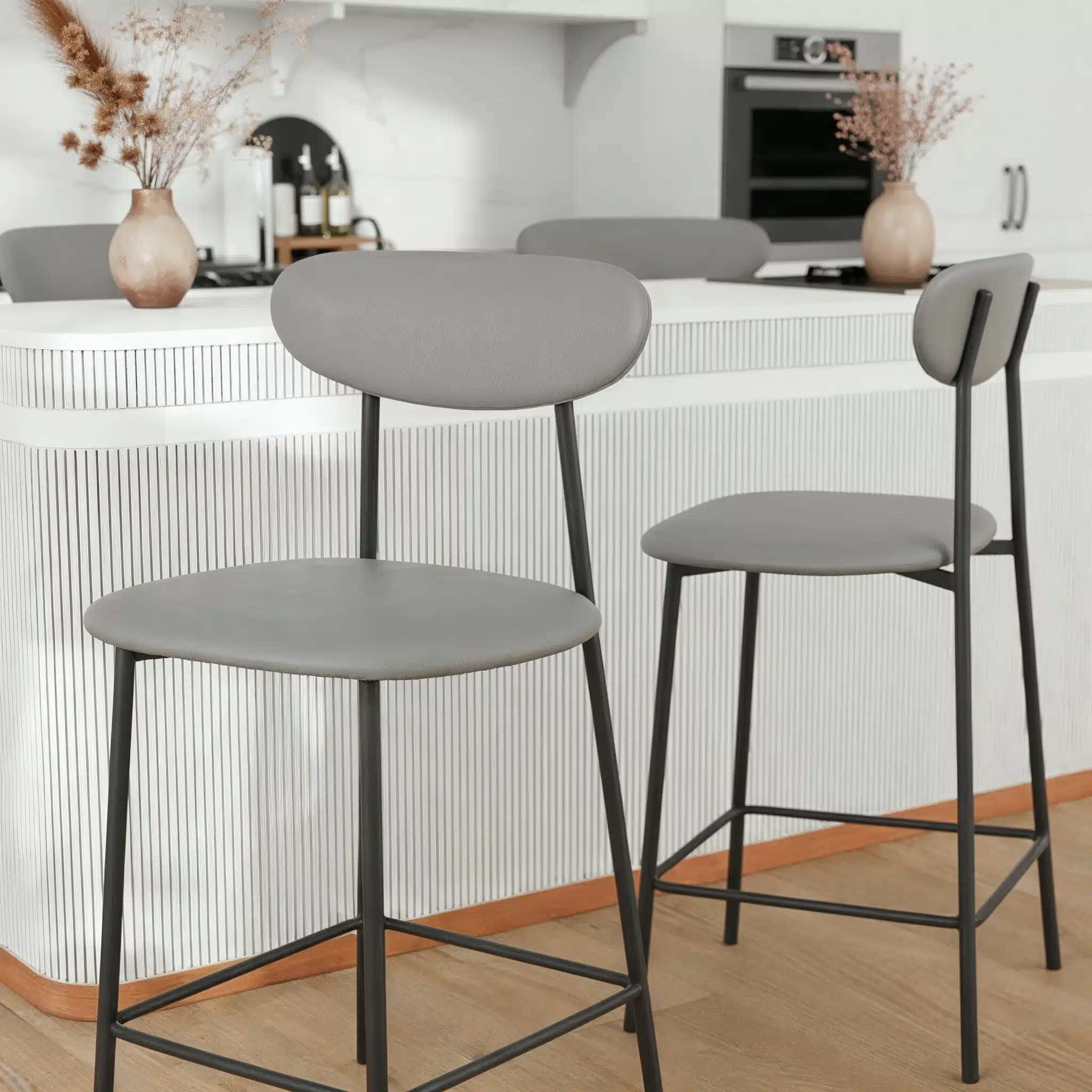 כיסא-בר-עם-משענת-גב_3-3jpg - כיסא בר מרופד עם משענת גב - כל הרהיטים סטייל מאסטר רהיטים - רהיטים איכותיים לבית ולמשרד כיסא בר עם משענת גב