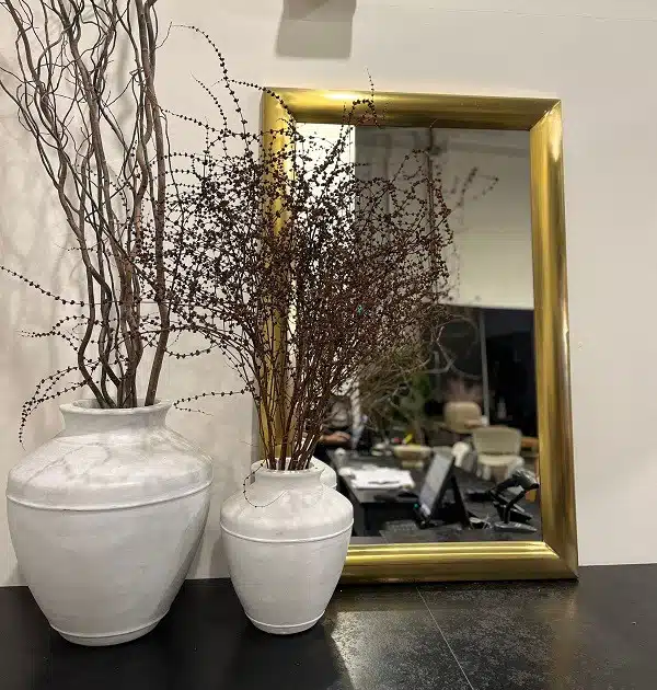 מראה-קיר-זהובה_1-1jpg - מראה קיר זהובה גדולה עם מסגרת יוקרתית - מראה יוקרתית סטייל מאסטר רהיטים - רהיטים איכותיים לבית ולמשרד מראה קיר זהובה