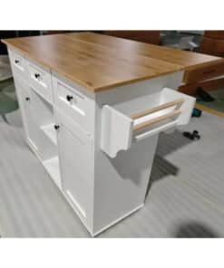 אי מטבח עם שטח עבודה גדול