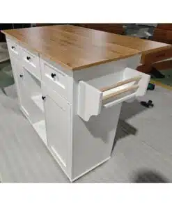 אי מטבח עם שטח עבודה גדול