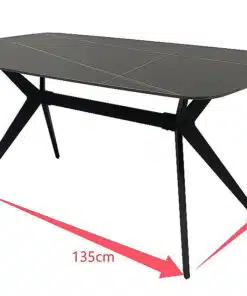 שולחן אוכל מעוצב