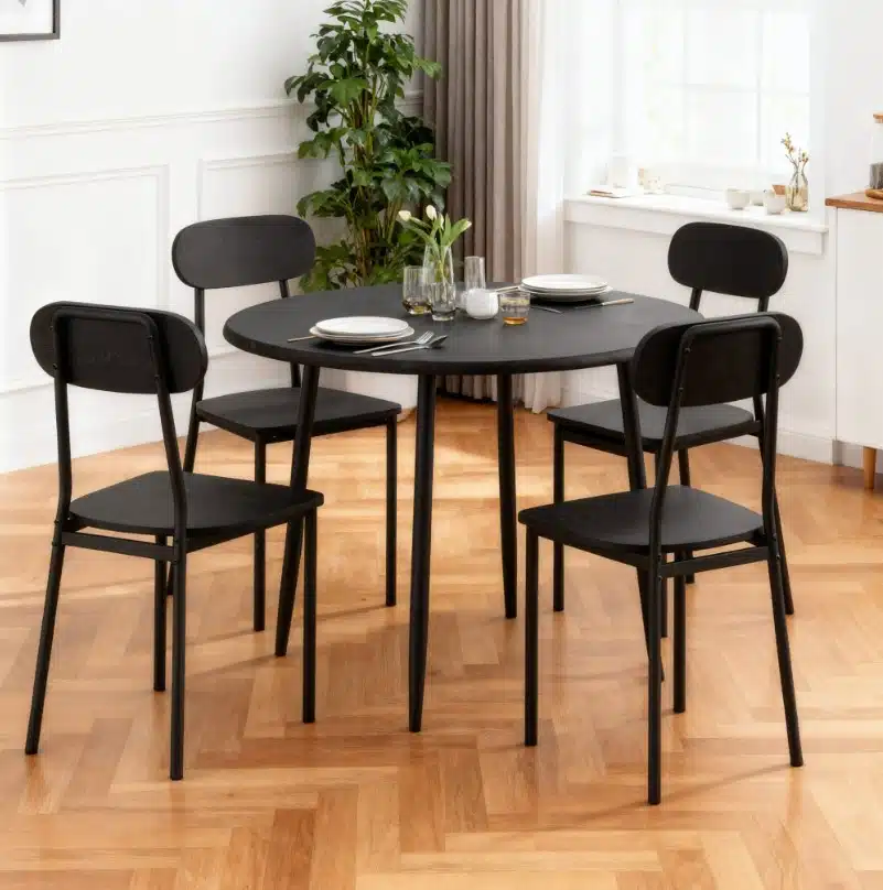 Como Dining with chairs black