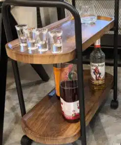 עגלת משקאות אלכוהול
