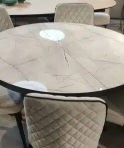 פינת אוכל עגולה נפתחת במבצע